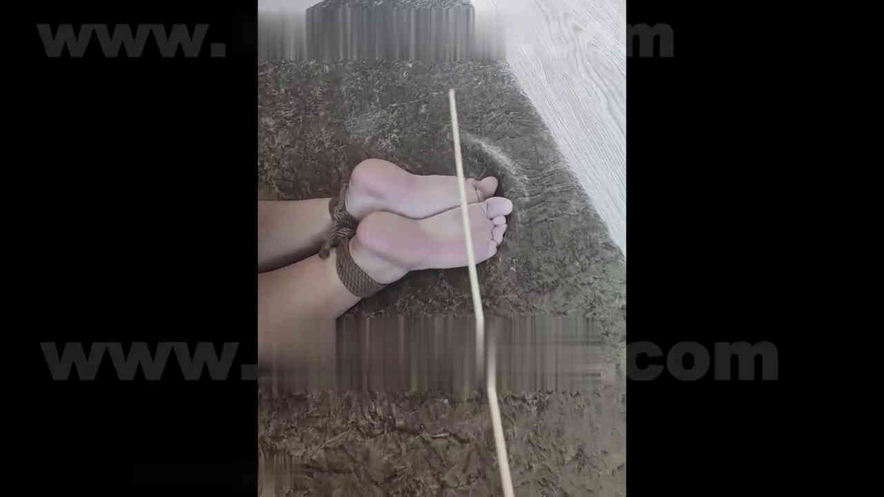 124303knihtuxdbb0qaahk.jpg